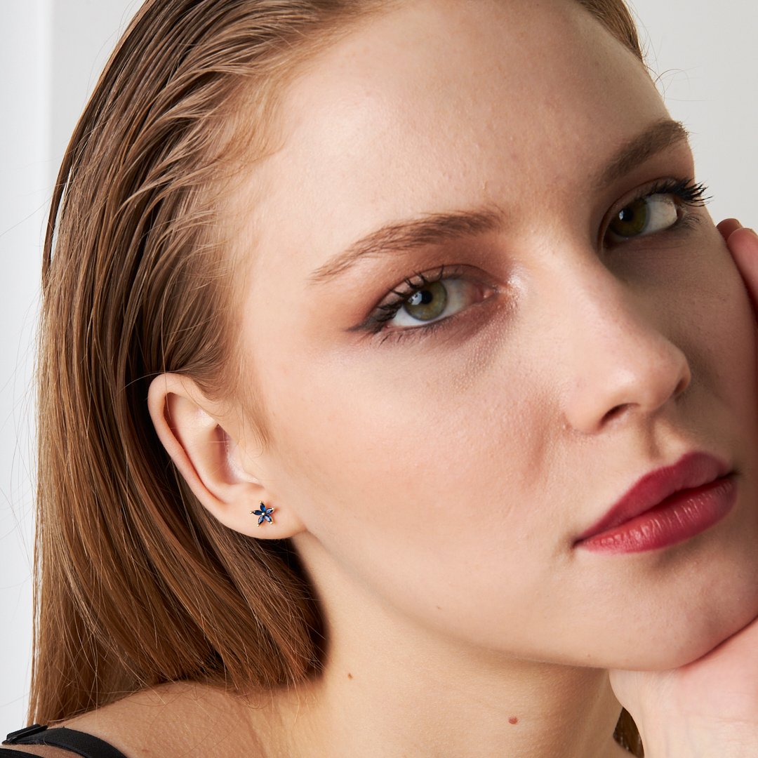 Beş Yapraklı Ve Renkli Taşlı Çiçek Piercingi - 925 GÜMÜŞ