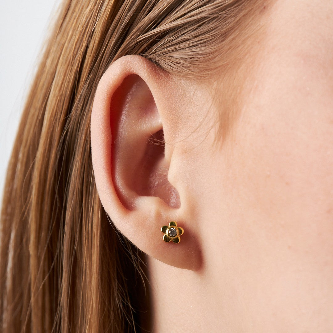 Ortasında Tek Taşlı Çiçek Piercing - 925 GÜMÜŞ